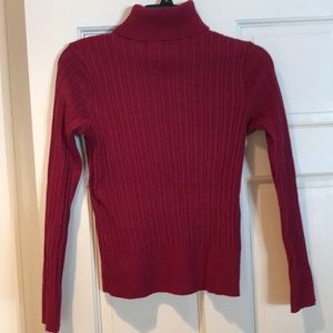 Ladies maroon clingy turtleneck, large, but runs small, good condition!